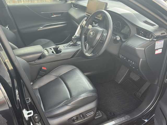 トヨタ ハリアー ハイブリッド Z レザーパッケージ 沖縄県 2020(令2)年 2.8万km プレシャスブラックパール 純正ナビ　/（ＡＭ／ＦＭ／ＢＴ）　/全方位モニター　/フルセグＴＶ　/コーナーセンサー　/電動リアゲート　/パワーシート　/シートヒーター　/衝突軽減　/クルーズコントロール　/ドラレコ　/ＥＴＣ　/純正19ＡＷ/オートマチックハイビーム/レーンキープアシスト/ステアリングヒーター/LEDヘッドライト/横滑り防止/純正フロアマット/USB入力端子