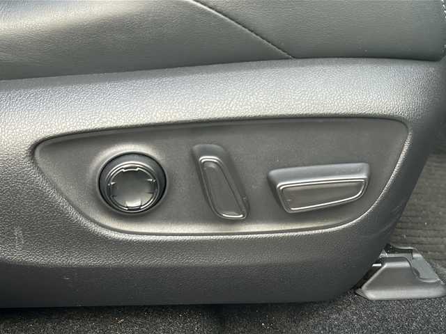 トヨタ ハリアー ハイブリッド Z レザーパッケージ 沖縄県 2020(令2)年 2.8万km プレシャスブラックパール 純正ナビ　/（ＡＭ／ＦＭ／ＢＴ）　/全方位モニター　/フルセグＴＶ　/コーナーセンサー　/電動リアゲート　/パワーシート　/シートヒーター　/衝突軽減　/クルーズコントロール　/ドラレコ　/ＥＴＣ　/純正19ＡＷ/オートマチックハイビーム/レーンキープアシスト/ステアリングヒーター/LEDヘッドライト/横滑り防止/純正フロアマット/USB入力端子