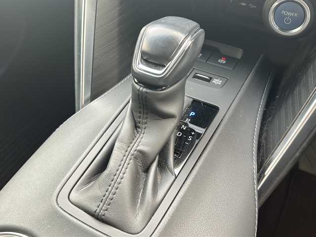 トヨタ ハリアー ハイブリッド Z レザーパッケージ 沖縄県 2020(令2)年 2.8万km プレシャスブラックパール 純正ナビ　/（ＡＭ／ＦＭ／ＢＴ）　/全方位モニター　/フルセグＴＶ　/コーナーセンサー　/電動リアゲート　/パワーシート　/シートヒーター　/衝突軽減　/クルーズコントロール　/ドラレコ　/ＥＴＣ　/純正19ＡＷ/オートマチックハイビーム/レーンキープアシスト/ステアリングヒーター/LEDヘッドライト/横滑り防止/純正フロアマット/USB入力端子