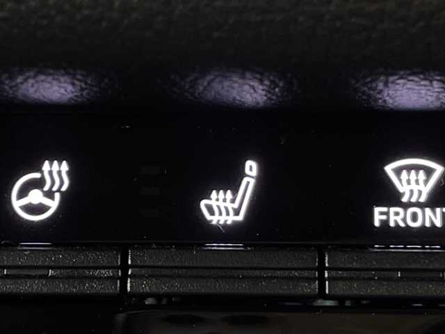 三菱 トライトン GSR 群馬県 2024(令6)年 0.3万km ホワイトダイヤモンド 純正９型ナビ　全周囲カメラ　ＥＴＣ　ドラレコ　衝突被害軽減ブレーキ　レーンアシスト　アダプティブクルーズコントロール　ＬＥＤヘッドライト　ステアリングヒーター　レザーシート　シートヒーター　禁煙車