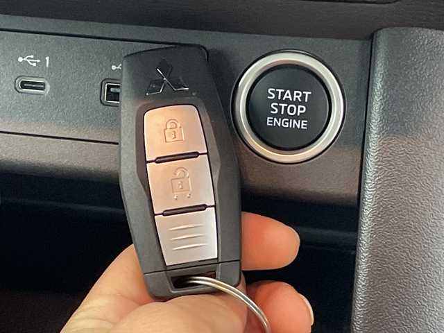 三菱 トライトン GSR 群馬県 2024(令6)年 0.3万km ホワイトダイヤモンド 純正９型ナビ　全周囲カメラ　ＥＴＣ　ドラレコ　衝突被害軽減ブレーキ　レーンアシスト　アダプティブクルーズコントロール　ＬＥＤヘッドライト　ステアリングヒーター　レザーシート　シートヒーター　禁煙車