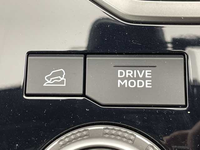 三菱 トライトン GSR 群馬県 2024(令6)年 0.3万km ホワイトダイヤモンド 純正９型ナビ　全周囲カメラ　ＥＴＣ　ドラレコ　衝突被害軽減ブレーキ　レーンアシスト　アダプティブクルーズコントロール　ＬＥＤヘッドライト　ステアリングヒーター　レザーシート　シートヒーター　禁煙車