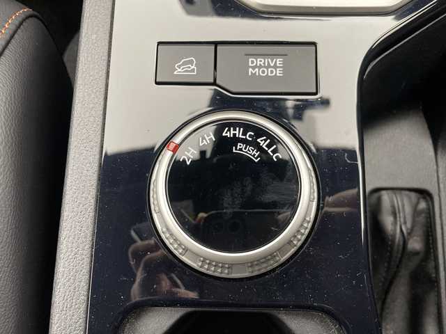 三菱 トライトン GSR 群馬県 2024(令6)年 0.3万km ホワイトダイヤモンド 純正９型ナビ　全周囲カメラ　ＥＴＣ　ドラレコ　衝突被害軽減ブレーキ　レーンアシスト　アダプティブクルーズコントロール　ＬＥＤヘッドライト　ステアリングヒーター　レザーシート　シートヒーター　禁煙車