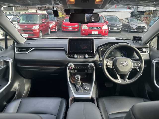 トヨタ ＲＡＶ４ ハイブリットG 東京都 2020(令2)年 5.7万km ホワイトパールクリスタルシャイン ワンオーナー/レザーシート/4WD/純正SDナビ（NSZT-Y68T）/・Bluetooth/TV/CD/DVD/SD/Toyota Safety Sense/・プリクラッシュセーフティ/・レーントレーシングアシスト/・レーダークルーズコントロール/・オートマチックハイビーム/・ロードサインアシスト/先行車発進告知機能/インテリジェントクリアランスソナー/リヤクロストラフィックオートブレーキ/ブラインドスポットモニター/横滑り防止装置/盗難防止装置/ドライブレコーダー/バックカメラ/オートライト/オートマチックハイビーム/オートエアコン/電動格納ミラー/プッシュスタート/電動リアゲート/コーナーセンサー/純正18インチアルミホイール/TRD製エアロパーツセット/TRD製オーバーフェンダー/ETC/スペアキー1本/取扱説明書