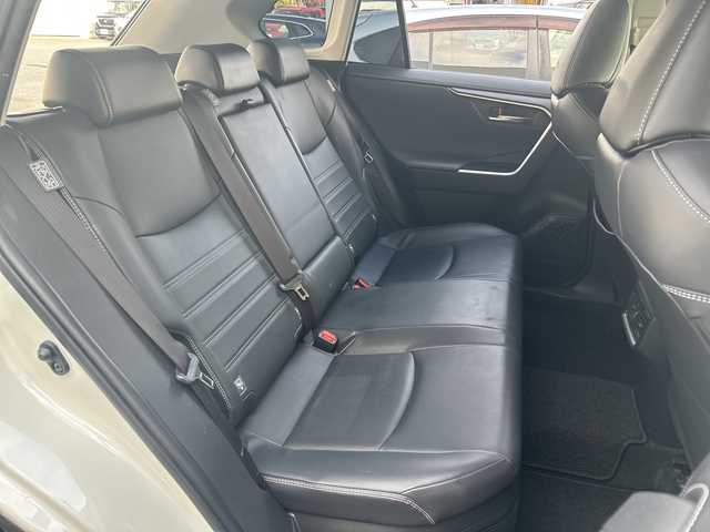 トヨタ ＲＡＶ４ ハイブリットG 東京都 2020(令2)年 5.7万km ホワイトパールクリスタルシャイン ワンオーナー/レザーシート/4WD/純正SDナビ（NSZT-Y68T）/・Bluetooth/TV/CD/DVD/SD/Toyota Safety Sense/・プリクラッシュセーフティ/・レーントレーシングアシスト/・レーダークルーズコントロール/・オートマチックハイビーム/・ロードサインアシスト/先行車発進告知機能/インテリジェントクリアランスソナー/リヤクロストラフィックオートブレーキ/ブラインドスポットモニター/横滑り防止装置/盗難防止装置/ドライブレコーダー/バックカメラ/オートライト/オートマチックハイビーム/オートエアコン/電動格納ミラー/プッシュスタート/電動リアゲート/コーナーセンサー/純正18インチアルミホイール/TRD製エアロパーツセット/TRD製オーバーフェンダー/ETC/スペアキー1本/取扱説明書