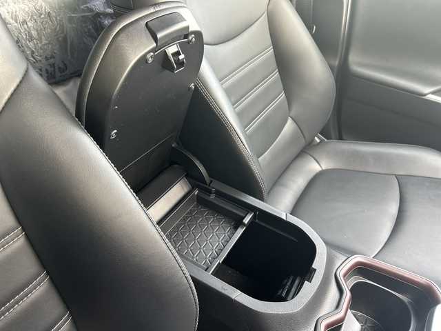 トヨタ ＲＡＶ４ ハイブリットG 東京都 2020(令2)年 5.7万km ホワイトパールクリスタルシャイン ワンオーナー/レザーシート/4WD/純正SDナビ（NSZT-Y68T）/・Bluetooth/TV/CD/DVD/SD/Toyota Safety Sense/・プリクラッシュセーフティ/・レーントレーシングアシスト/・レーダークルーズコントロール/・オートマチックハイビーム/・ロードサインアシスト/先行車発進告知機能/インテリジェントクリアランスソナー/リヤクロストラフィックオートブレーキ/ブラインドスポットモニター/横滑り防止装置/盗難防止装置/ドライブレコーダー/バックカメラ/オートライト/オートマチックハイビーム/オートエアコン/電動格納ミラー/プッシュスタート/電動リアゲート/コーナーセンサー/純正18インチアルミホイール/TRD製エアロパーツセット/TRD製オーバーフェンダー/ETC/スペアキー1本/取扱説明書