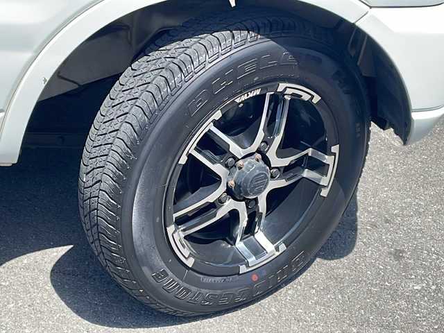 スズキ ジムニー ワイルドウィンド 長野県 2006(平18)年 10.5万km パールホワイトマイカ ４WD/ターボ/カロッツェリアCD/社外１６インチアルミ/ルーフレール/背面タイヤ/保証書・取説/スペアキー