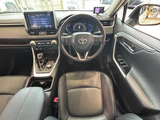 トヨタ ＲＡＶ４ ハイブリットG 埼玉県 2020(令2)年 5.8万km ホワイトパールクリスタルシャイン トヨタセーフティーセンス　/サンルーフ　/純正9インチナビ /　　CD/DVD/BT/フルセグ/バックカメラ /パワーバックドア /レーダークルーズコントロール/LEDオートライト /革シート /メモリシート /シートヒーター /純正18インチアルミ /ブラインドスポットモニター/ステアリングヒーター/ETC