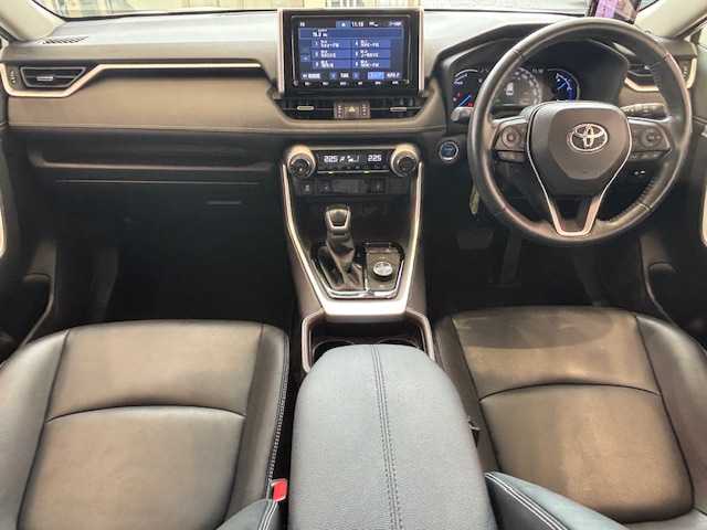 トヨタ ＲＡＶ４ ハイブリットG 埼玉県 2020(令2)年 5.8万km ホワイトパールクリスタルシャイン トヨタセーフティーセンス　/サンルーフ　/純正9インチナビ /　　CD/DVD/BT/フルセグ/バックカメラ /パワーバックドア /レーダークルーズコントロール/LEDオートライト /革シート /メモリシート /シートヒーター /純正18インチアルミ /ブラインドスポットモニター/ステアリングヒーター/ETC