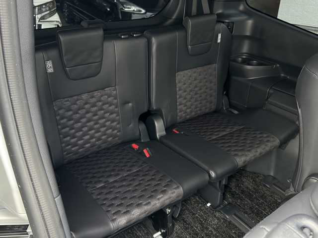 トヨタ ヴォクシー ハイブリッド S－Z 岐阜県 2022(令4)年 0.6万km ホワイトパールクリスタルシャイン /ワンオーナー//メーカーOP 10.5インチディスプレイオーディオPlus/(AppleCarPlay/AndroidAuto/Miracast/BT/USB)//メーカーOP フルセグTV・CD.DVDデッキ//メーカーOP ビルトインＥＴＣ２.０//メーカーOP プロジェクター式LEDヘッドランプ/(LEDターンランプ/LEDクリアランスランプ)/(オートレベリング機能/デイライト機能付)/(アダプティブハイビームシステム)//メーカーOP トヨタチームメイト/(アドバンスドパーク『リモート機能付』)/(パーキングサポートブレーキ『周囲静止物』)//メーカーOP パノラミックビューモニター/(パーキングサポートブレーキ『後方歩行者』)//メーカーOP ユニバーサルステップ//メーカーOP ドライビングサポートPkg/(カラーヘッドアップディスプレイ/デジタルインナーミラー)//メーカーOP 快適利便Pkg(High)/(ハンズフリーデュアルパワースライドドア)/(パワーバックドア/ナノイーX/ステアリングヒーター)//モデリスタエアロパーツセットB/(フロントスポイラー/サイドスカート/リアスカート)/(シグネチャーイルミグリル/イルミルーフスポイラー)//モデリスタ18インチAW//Toyota Safty Sence//シートヒーター//スペアキー
