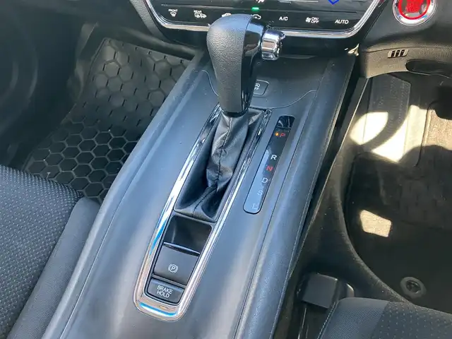ホンダ ヴェゼル G ホンダセンシング 道南・函館 2019(平31)年 6万km クリスタルブラックパール ・社外メモリナビ/・フルセグTV/・ホイール付きスタッドレスタイヤ積込/・純正エンジンスターター/・バックカメラ/・寒冷地仕様/・ワンオーナー/・オートライト/・スマートキー/・エンジンプッシュスタート/・保証書/・取扱説明書