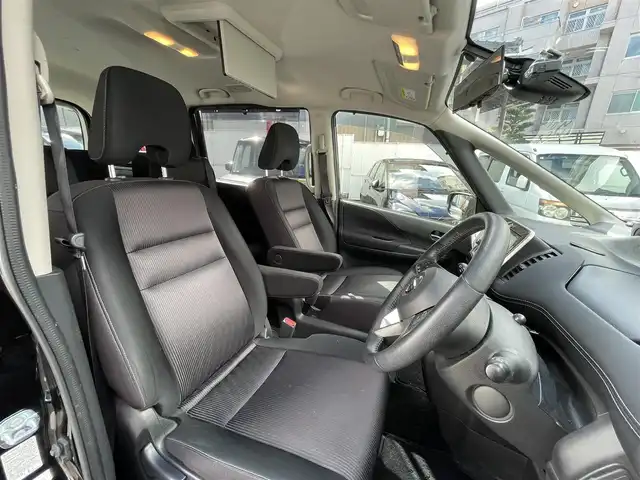 日産 セレナ ハイウェイスター プロパイロットED 愛知県 2017(平29)年 6.6万km ダイヤモンドブラック 純SDナビテレビ/フルセグテレビ/純フリップダウンモニター/両側パワースライドドア/プロパイロット/バックカメラ/ドライブレコーダー/エマージェンシーブレーキ/純16インチAW/社外AW付スタッドレスタイヤ車載