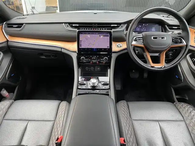 クライスラー・ジープ ジープ グランドチェロキー サミットリザーブ 4xe 福岡県 2023(令5)年 2万km 白 パノラマサンルーフ/アダプティブクルーズコントロール/ブラインドスポットモニター/レーンキープアシスト/黒革シート/ハンドルヒーター　/全席シートヒーター/全席ベンチレーション　/マッサージ機能　/ワイヤレス充電/全方位カメラ　/パワーバックドア/前後ドライブレコーダー/純正21インチアルミホイール/ETC