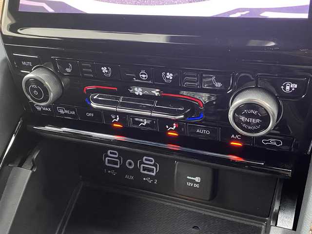 クライスラー・ジープ ジープ グランドチェロキー サミットリザーブ 4xe 福岡県 2023(令5)年 2万km 白 パノラマサンルーフ/アダプティブクルーズコントロール/ブラインドスポットモニター/レーンキープアシスト/黒革シート/ハンドルヒーター　/全席シートヒーター/全席ベンチレーション　/マッサージ機能　/ワイヤレス充電/全方位カメラ　/パワーバックドア/前後ドライブレコーダー/純正21インチアルミホイール/ETC