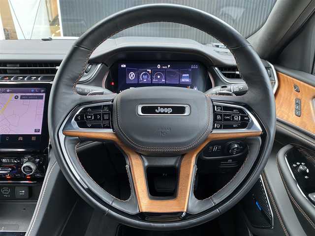 クライスラー・ジープ ジープ グランドチェロキー サミットリザーブ 4xe 福岡県 2023(令5)年 2万km 白 パノラマサンルーフ/アダプティブクルーズコントロール/ブラインドスポットモニター/レーンキープアシスト/黒革シート/ハンドルヒーター　/全席シートヒーター/全席ベンチレーション　/マッサージ機能　/ワイヤレス充電/全方位カメラ　/パワーバックドア/前後ドライブレコーダー/純正21インチアルミホイール/ETC