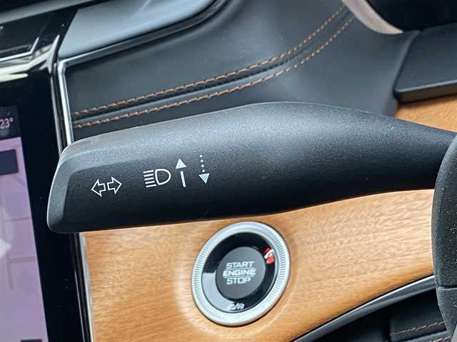 クライスラー・ジープ ジープ グランドチェロキー サミットリザーブ 4xe 福岡県 2023(令5)年 2万km 白 パノラマサンルーフ/アダプティブクルーズコントロール/ブラインドスポットモニター/レーンキープアシスト/黒革シート/ハンドルヒーター　/全席シートヒーター/全席ベンチレーション　/マッサージ機能　/ワイヤレス充電/全方位カメラ　/パワーバックドア/前後ドライブレコーダー/純正21インチアルミホイール/ETC