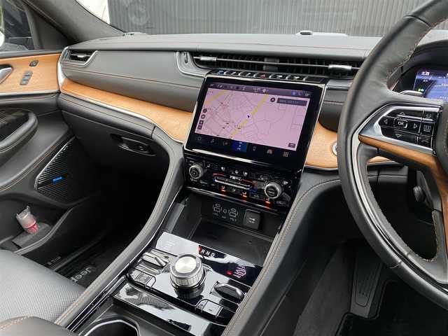 クライスラー・ジープ ジープ グランドチェロキー サミットリザーブ 4xe 福岡県 2023(令5)年 2万km 白 パノラマサンルーフ/アダプティブクルーズコントロール/ブラインドスポットモニター/レーンキープアシスト/黒革シート/ハンドルヒーター　/全席シートヒーター/全席ベンチレーション　/マッサージ機能　/ワイヤレス充電/全方位カメラ　/パワーバックドア/前後ドライブレコーダー/純正21インチアルミホイール/ETC