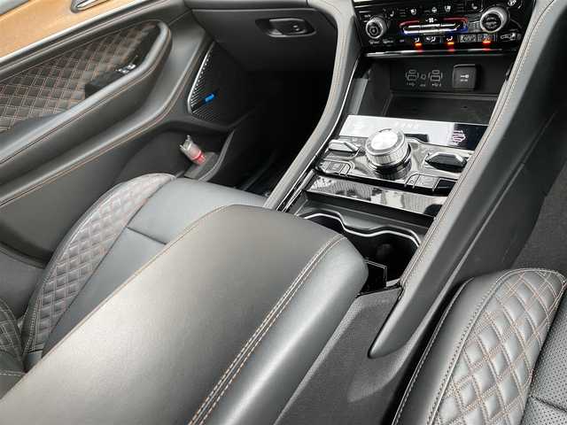 クライスラー・ジープ ジープ グランドチェロキー サミットリザーブ 4xe 福岡県 2023(令5)年 2万km 白 パノラマサンルーフ/アダプティブクルーズコントロール/ブラインドスポットモニター/レーンキープアシスト/黒革シート/ハンドルヒーター　/全席シートヒーター/全席ベンチレーション　/マッサージ機能　/ワイヤレス充電/全方位カメラ　/パワーバックドア/前後ドライブレコーダー/純正21インチアルミホイール/ETC