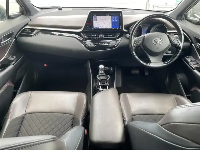 トヨタ Ｃ－ＨＲ G 埼玉県 2018(平30)年 7.2万km ホワイトパールクリスタルシャイン ・ＴＲＤ　ＬＥＤライト付きＦスポイラー/・ＴＲＤサイド＆リアアンダースポイラー　/・リアゲートスポイラー　/・テールゲートスポイラー　/・サイドドアガーニッシュ　/・社外マフラー/・純正18インチアルミ/・純正ナビフルセグTV/・DVD　BTA　/・バックカメラ/・ETC2.0/・ドライブレコーダー/・ハーフレザーシート/・シートひたー/・コンビステアリング/・レーダークルーズコントロール/・BSM/・オートライト/・オートハイビーム/・LEDヘットライト/・LEDフォグライト/・コーナーセンサー/・フロアマット/・サイドバイザー/・ディーラー記録複数年有