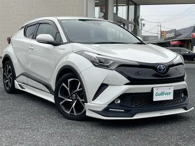 トヨタ Ｃ－ＨＲ G 埼玉県 2018(平30)年 7.2万km ホワイトパールクリスタルシャイン ・ＴＲＤ　ＬＥＤライト付きＦスポイラー/・ＴＲＤサイド＆リアアンダースポイラー　/・リアゲートスポイラー　/・テールゲートスポイラー　/・サイドドアガーニッシュ　/・社外マフラー/・純正18インチアルミ/・純正ナビフルセグTV/・DVD　BTA　/・バックカメラ/・ETC2.0/・ドライブレコーダー/・ハーフレザーシート/・シートひたー/・コンビステアリング/・レーダークルーズコントロール/・BSM/・オートライト/・オートハイビーム/・LEDヘットライト/・LEDフォグライト/・コーナーセンサー/・フロアマット/・サイドバイザー/・ディーラー記録複数年有