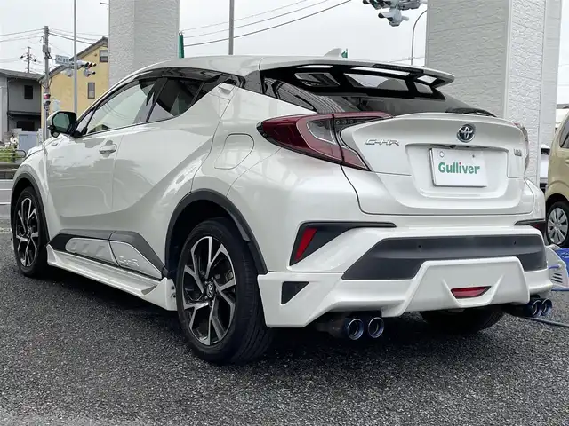 トヨタ Ｃ－ＨＲ G 埼玉県 2018(平30)年 7.2万km ホワイトパールクリスタルシャイン ・ＴＲＤ　ＬＥＤライト付きＦスポイラー/・ＴＲＤサイド＆リアアンダースポイラー　/・リアゲートスポイラー　/・テールゲートスポイラー　/・サイドドアガーニッシュ　/・社外マフラー/・純正18インチアルミ/・純正ナビフルセグTV/・DVD　BTA　/・バックカメラ/・ETC2.0/・ドライブレコーダー/・ハーフレザーシート/・シートひたー/・コンビステアリング/・レーダークルーズコントロール/・BSM/・オートライト/・オートハイビーム/・LEDヘットライト/・LEDフォグライト/・コーナーセンサー/・フロアマット/・サイドバイザー/・ディーラー記録複数年有