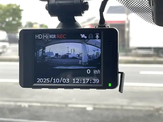 トヨタ Ｃ－ＨＲ G 埼玉県 2018(平30)年 7.2万km ホワイトパールクリスタルシャイン ・ＴＲＤ　ＬＥＤライト付きＦスポイラー/・ＴＲＤサイド＆リアアンダースポイラー　/・リアゲートスポイラー　/・テールゲートスポイラー　/・サイドドアガーニッシュ　/・社外マフラー/・純正18インチアルミ/・純正ナビフルセグTV/・DVD　BTA　/・バックカメラ/・ETC2.0/・ドライブレコーダー/・ハーフレザーシート/・シートひたー/・コンビステアリング/・レーダークルーズコントロール/・BSM/・オートライト/・オートハイビーム/・LEDヘットライト/・LEDフォグライト/・コーナーセンサー/・フロアマット/・サイドバイザー/・ディーラー記録複数年有