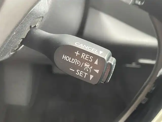 トヨタ Ｃ－ＨＲ G 埼玉県 2018(平30)年 7.2万km ホワイトパールクリスタルシャイン ・ＴＲＤ　ＬＥＤライト付きＦスポイラー/・ＴＲＤサイド＆リアアンダースポイラー　/・リアゲートスポイラー　/・テールゲートスポイラー　/・サイドドアガーニッシュ　/・社外マフラー/・純正18インチアルミ/・純正ナビフルセグTV/・DVD　BTA　/・バックカメラ/・ETC2.0/・ドライブレコーダー/・ハーフレザーシート/・シートひたー/・コンビステアリング/・レーダークルーズコントロール/・BSM/・オートライト/・オートハイビーム/・LEDヘットライト/・LEDフォグライト/・コーナーセンサー/・フロアマット/・サイドバイザー/・ディーラー記録複数年有