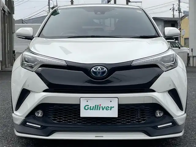 トヨタ Ｃ－ＨＲ G 埼玉県 2018(平30)年 7.2万km ホワイトパールクリスタルシャイン ・ＴＲＤ　ＬＥＤライト付きＦスポイラー/・ＴＲＤサイド＆リアアンダースポイラー　/・リアゲートスポイラー　/・テールゲートスポイラー　/・サイドドアガーニッシュ　/・社外マフラー/・純正18インチアルミ/・純正ナビフルセグTV/・DVD　BTA　/・バックカメラ/・ETC2.0/・ドライブレコーダー/・ハーフレザーシート/・シートひたー/・コンビステアリング/・レーダークルーズコントロール/・BSM/・オートライト/・オートハイビーム/・LEDヘットライト/・LEDフォグライト/・コーナーセンサー/・フロアマット/・サイドバイザー/・ディーラー記録複数年有