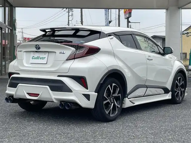 トヨタ Ｃ－ＨＲ G 埼玉県 2018(平30)年 7.2万km ホワイトパールクリスタルシャイン ・ＴＲＤ　ＬＥＤライト付きＦスポイラー/・ＴＲＤサイド＆リアアンダースポイラー　/・リアゲートスポイラー　/・テールゲートスポイラー　/・サイドドアガーニッシュ　/・社外マフラー/・純正18インチアルミ/・純正ナビフルセグTV/・DVD　BTA　/・バックカメラ/・ETC2.0/・ドライブレコーダー/・ハーフレザーシート/・シートひたー/・コンビステアリング/・レーダークルーズコントロール/・BSM/・オートライト/・オートハイビーム/・LEDヘットライト/・LEDフォグライト/・コーナーセンサー/・フロアマット/・サイドバイザー/・ディーラー記録複数年有