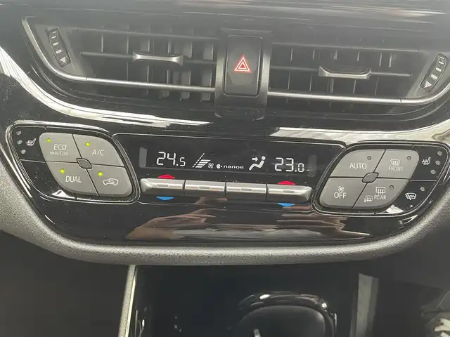 トヨタ Ｃ－ＨＲ G 埼玉県 2018(平30)年 7.2万km ホワイトパールクリスタルシャイン ・ＴＲＤ　ＬＥＤライト付きＦスポイラー/・ＴＲＤサイド＆リアアンダースポイラー　/・リアゲートスポイラー　/・テールゲートスポイラー　/・サイドドアガーニッシュ　/・社外マフラー/・純正18インチアルミ/・純正ナビフルセグTV/・DVD　BTA　/・バックカメラ/・ETC2.0/・ドライブレコーダー/・ハーフレザーシート/・シートひたー/・コンビステアリング/・レーダークルーズコントロール/・BSM/・オートライト/・オートハイビーム/・LEDヘットライト/・LEDフォグライト/・コーナーセンサー/・フロアマット/・サイドバイザー/・ディーラー記録複数年有