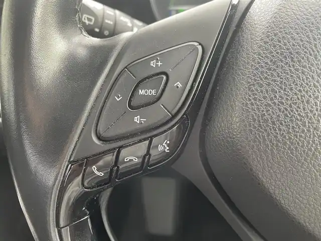 トヨタ Ｃ－ＨＲ G 埼玉県 2018(平30)年 7.2万km ホワイトパールクリスタルシャイン ・ＴＲＤ　ＬＥＤライト付きＦスポイラー/・ＴＲＤサイド＆リアアンダースポイラー　/・リアゲートスポイラー　/・テールゲートスポイラー　/・サイドドアガーニッシュ　/・社外マフラー/・純正18インチアルミ/・純正ナビフルセグTV/・DVD　BTA　/・バックカメラ/・ETC2.0/・ドライブレコーダー/・ハーフレザーシート/・シートひたー/・コンビステアリング/・レーダークルーズコントロール/・BSM/・オートライト/・オートハイビーム/・LEDヘットライト/・LEDフォグライト/・コーナーセンサー/・フロアマット/・サイドバイザー/・ディーラー記録複数年有