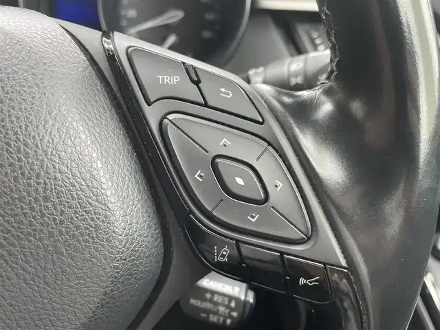 トヨタ Ｃ－ＨＲ G 埼玉県 2018(平30)年 7.2万km ホワイトパールクリスタルシャイン ・ＴＲＤ　ＬＥＤライト付きＦスポイラー/・ＴＲＤサイド＆リアアンダースポイラー　/・リアゲートスポイラー　/・テールゲートスポイラー　/・サイドドアガーニッシュ　/・社外マフラー/・純正18インチアルミ/・純正ナビフルセグTV/・DVD　BTA　/・バックカメラ/・ETC2.0/・ドライブレコーダー/・ハーフレザーシート/・シートひたー/・コンビステアリング/・レーダークルーズコントロール/・BSM/・オートライト/・オートハイビーム/・LEDヘットライト/・LEDフォグライト/・コーナーセンサー/・フロアマット/・サイドバイザー/・ディーラー記録複数年有