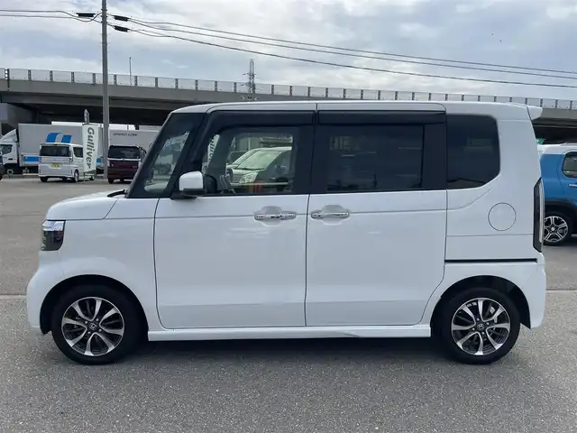 ホンダ Ｎ ＢＯＸ カスタム 石川県 2024(令6)年 1.2万km プラチナホワイトパール 純正8型ディスプレイオーディオ/バックカメラ/LEDヘッドライト/パーキングセンサー/片側パワースライドドア/ドライブレコーダー/ホンダセンシング/レーダークルーズ/純正アルミホイール/スマートキー/シートヒーター/プッシュスタート/レーンキープアシスト