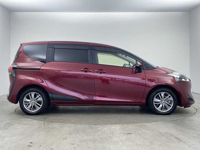 トヨタ シエンタ ハイブリッド ファンベースG クエロ 兵庫県 2020(令2)年 6.2万km センシュアルレッドマイカ ・純正ナビ/Bluetooth/CD/DVD/SD/TV/・バックカメラ/・トヨタセーフティセンス/・プリクラッシュセーフティ/・レーンディバーチャーアラート/・パーキングサポートブレーキ/・オートマチックハイビーム/・クルーズコントロール/・先行車発進告知機能/・ドライブスタートコントロール/・クリアランスソナー/・電子制御ブレーキシステム/・車両接近通報装置/・横滑り防止装置/・両側パワースライドドア/・ステアリングスイッチ/・ステアリングヒーター/・シート素材：合皮×スエード調/・前席シートヒーター/・純正フロアマット/・LEDヘッドライト/・フォグランプ/・純正15インチアルミホイール/・前後ドライブレコーダー/・ビルトインETC2.0/・AC100V充電/・スマートキー/・保証書