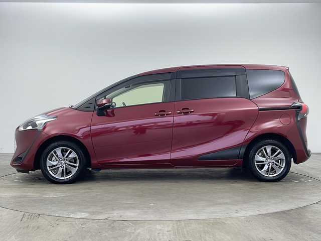 トヨタ シエンタ ハイブリッド ファンベースG クエロ 兵庫県 2020(令2)年 6.2万km センシュアルレッドマイカ ・純正ナビ/Bluetooth/CD/DVD/SD/TV/・バックカメラ/・トヨタセーフティセンス/・プリクラッシュセーフティ/・レーンディバーチャーアラート/・パーキングサポートブレーキ/・オートマチックハイビーム/・クルーズコントロール/・先行車発進告知機能/・ドライブスタートコントロール/・クリアランスソナー/・電子制御ブレーキシステム/・車両接近通報装置/・横滑り防止装置/・両側パワースライドドア/・ステアリングスイッチ/・ステアリングヒーター/・シート素材：合皮×スエード調/・前席シートヒーター/・純正フロアマット/・LEDヘッドライト/・フォグランプ/・純正15インチアルミホイール/・前後ドライブレコーダー/・ビルトインETC2.0/・AC100V充電/・スマートキー/・保証書