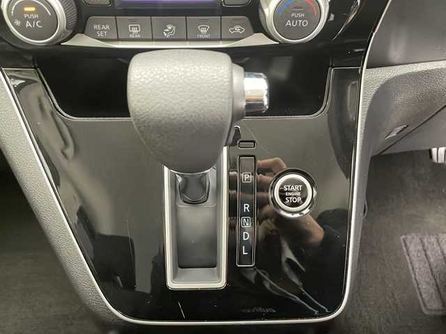 日産 セレナ ハイウェイスター V 長野県 2019(令1)年 5.7万km ダークメタルグレー 4WD/純正ナビ/ＣＤ・ＤＶＤ再生/地デジＴＶ/バックカメラ/アラウンドビューモニター/両側パワースライドドア/エマージェンシーブレーキ/LEDヘッドライト/オートライト/クルーズコントロール/ETC/純正アルミホイール/スマートキー/プッシュスタート/スペアキー/アイドリングストップ