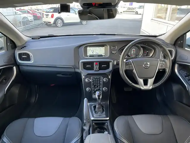 ボルボ Ｖ４０ D4 モメンタム 山梨県 2016(平28)年 5.4万km アイスホワイト ＡＣＣ/レーンキープアシスト/ブラインドスポット/純正ＨＤＤナビ/ＢＴ/ＵＳＢ/ＴＶ/運転席パワーシート/ハーフレザーシート/ＥＴＣ