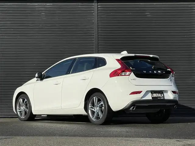 ボルボ Ｖ４０ D4 モメンタム 山梨県 2016(平28)年 5.4万km アイスホワイト ＡＣＣ/レーンキープアシスト/ブラインドスポット/純正ＨＤＤナビ/ＢＴ/ＵＳＢ/ＴＶ/運転席パワーシート/ハーフレザーシート/ＥＴＣ