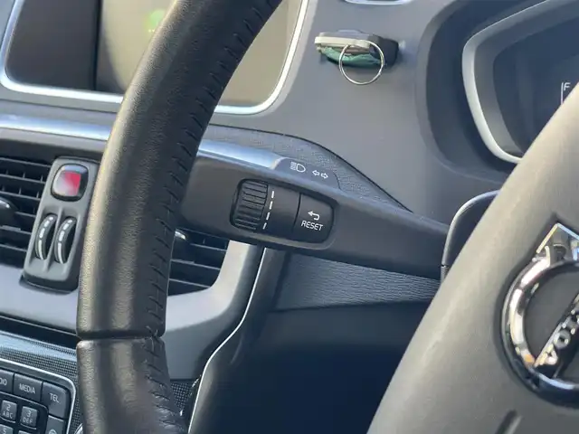 ボルボ Ｖ４０ D4 モメンタム 山梨県 2016(平28)年 5.4万km アイスホワイト ＡＣＣ/レーンキープアシスト/ブラインドスポット/純正ＨＤＤナビ/ＢＴ/ＵＳＢ/ＴＶ/運転席パワーシート/ハーフレザーシート/ＥＴＣ