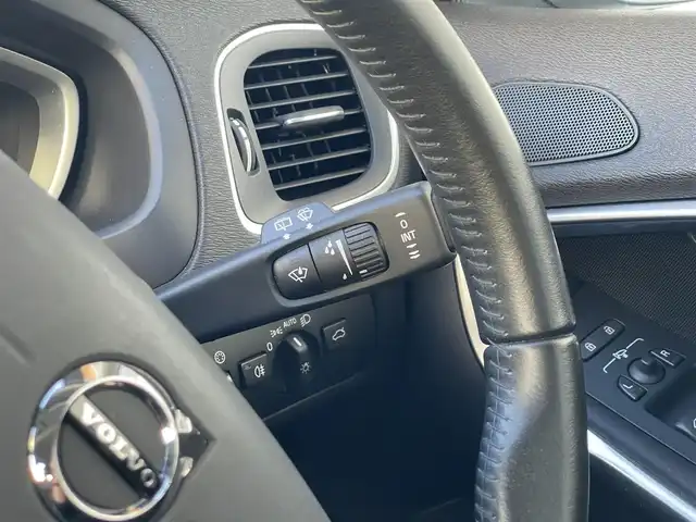 ボルボ Ｖ４０ D4 モメンタム 山梨県 2016(平28)年 5.4万km アイスホワイト ＡＣＣ/レーンキープアシスト/ブラインドスポット/純正ＨＤＤナビ/ＢＴ/ＵＳＢ/ＴＶ/運転席パワーシート/ハーフレザーシート/ＥＴＣ