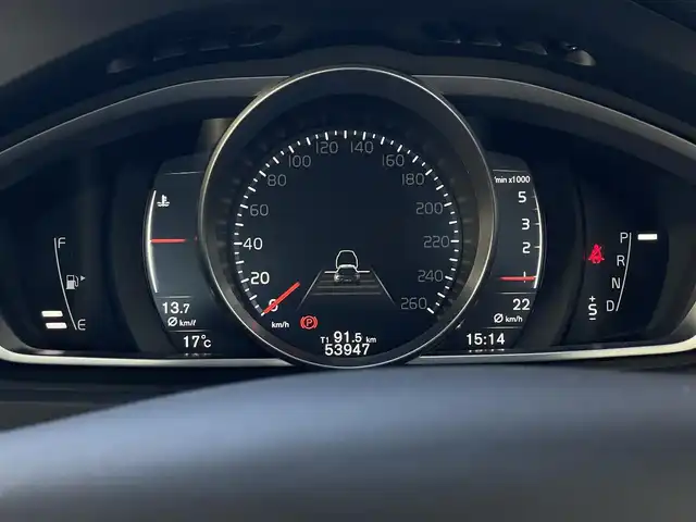 ボルボ Ｖ４０ D4 モメンタム 山梨県 2016(平28)年 5.4万km アイスホワイト ＡＣＣ/レーンキープアシスト/ブラインドスポット/純正ＨＤＤナビ/ＢＴ/ＵＳＢ/ＴＶ/運転席パワーシート/ハーフレザーシート/ＥＴＣ