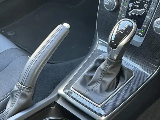 ボルボ Ｖ４０ D4 モメンタム 山梨県 2016(平28)年 5.4万km アイスホワイト ＡＣＣ/レーンキープアシスト/ブラインドスポット/純正ＨＤＤナビ/ＢＴ/ＵＳＢ/ＴＶ/運転席パワーシート/ハーフレザーシート/ＥＴＣ