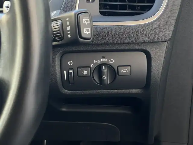 ボルボ Ｖ４０ D4 モメンタム 山梨県 2016(平28)年 5.4万km アイスホワイト ＡＣＣ/レーンキープアシスト/ブラインドスポット/純正ＨＤＤナビ/ＢＴ/ＵＳＢ/ＴＶ/運転席パワーシート/ハーフレザーシート/ＥＴＣ