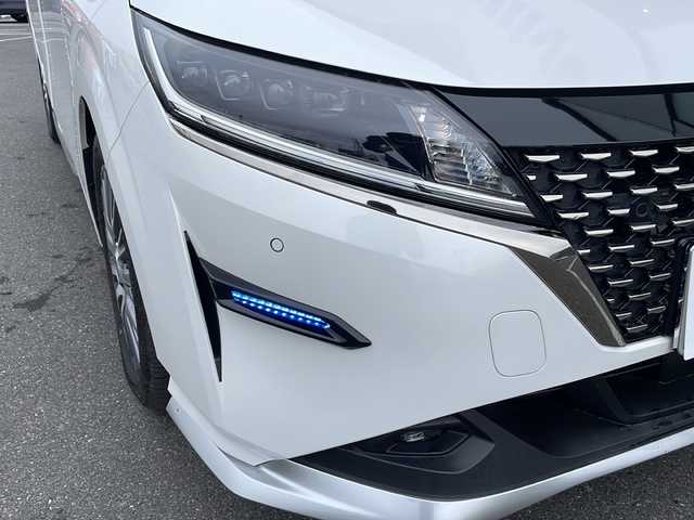 日産 ノート オーテック 茨城県 2023(令5)年 0.6万km ピュアホワイトパール 純正SDナビ(Bluetooth/フルセグTV/バックカメラ)/LEDオートライト/オートマチックハイビーム/サイドエアバッグ/スマートキー/冷房AAC/USB入力端子/レザーシート/純正エアロ/16インチ純正アルミホイール/コーナーセンサー/純正フロアマット