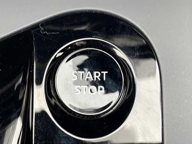 日産 ノート オーテック 茨城県 2023(令5)年 0.6万km ピュアホワイトパール 純正SDナビ(Bluetooth/フルセグTV/バックカメラ)/LEDオートライト/オートマチックハイビーム/サイドエアバッグ/スマートキー/冷房AAC/USB入力端子/レザーシート/純正エアロ/16インチ純正アルミホイール/コーナーセンサー/純正フロアマット