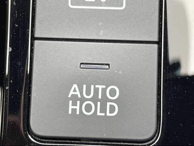 日産 ノート オーテック 茨城県 2023(令5)年 0.6万km ピュアホワイトパール 純正SDナビ(Bluetooth/フルセグTV/バックカメラ)/LEDオートライト/オートマチックハイビーム/サイドエアバッグ/スマートキー/冷房AAC/USB入力端子/レザーシート/純正エアロ/16インチ純正アルミホイール/コーナーセンサー/純正フロアマット