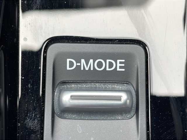 日産 ノート オーテック 茨城県 2023(令5)年 0.6万km ピュアホワイトパール 純正SDナビ(Bluetooth/フルセグTV/バックカメラ)/LEDオートライト/オートマチックハイビーム/サイドエアバッグ/スマートキー/冷房AAC/USB入力端子/レザーシート/純正エアロ/16インチ純正アルミホイール/コーナーセンサー/純正フロアマット