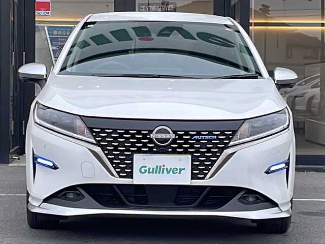 日産 ノート オーテック 茨城県 2023(令5)年 0.6万km ピュアホワイトパール 純正SDナビ(Bluetooth/フルセグTV/バックカメラ)/LEDオートライト/オートマチックハイビーム/サイドエアバッグ/スマートキー/冷房AAC/USB入力端子/レザーシート/純正エアロ/16インチ純正アルミホイール/コーナーセンサー/純正フロアマット