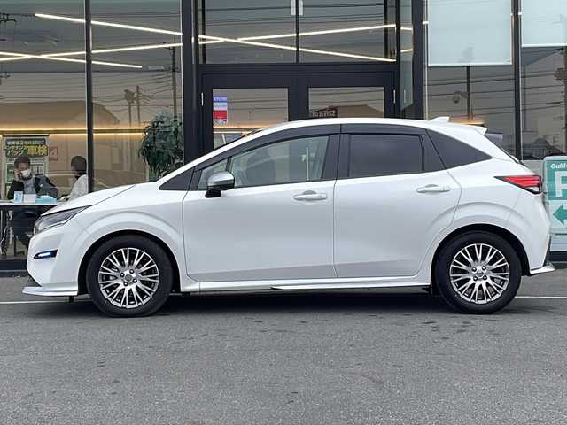 日産 ノート オーテック 茨城県 2023(令5)年 0.6万km ピュアホワイトパール 純正SDナビ(Bluetooth/フルセグTV/バックカメラ)/LEDオートライト/オートマチックハイビーム/サイドエアバッグ/スマートキー/冷房AAC/USB入力端子/レザーシート/純正エアロ/16インチ純正アルミホイール/コーナーセンサー/純正フロアマット