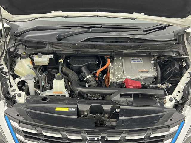 日産 セレナ e－パワー ハイウェイスター V 宮城県 2020(令2)年 6.5万km ブリリアントホワイトパール 2トーン 禁煙車/純正11.3インチフリップダウンモニター/プロパイロット/３６０°セーフティアシスト/・インテリジェントエマージェンシーブレーキ/・ふらつき警報/・アラウンドビューモニター/・車線逸脱警報/・車線逸脱防止支援/・後側方車両検知警報/・後側方衝突防止支援/・クロストラフィックアラート/デジタルインナーミラー/両側パワースライドドア/純正10インチSDナビ/・BT/CD/DVD/ブルーレイ/SD/AM/FM/フルセグTV/純正ドライブレコーダー/ビルトインETC/革巻きステアリング/ステアリングスイッチ/プッシュスタート/スマートキー/純正15インチアルミホイール/ドアバイザー/サンシェード/後席テーブル